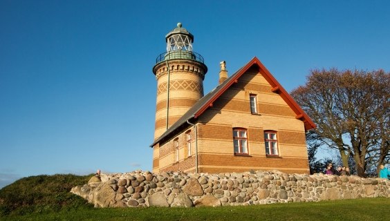 Fyret på Sprogø med en blå himmel som baggrund